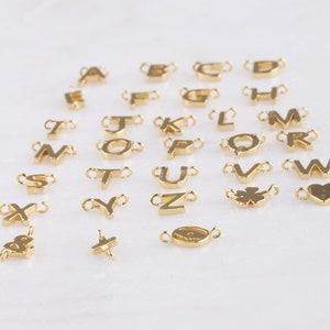 5 petites lettres de l'alphabet dorées (boucle ouverte) connecteur horizontal en or sur argent sterling, personnalisé, initiale collier en couches, 14LE