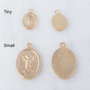 10k Gold Diamond Divine Infant Jesus (Divino Niño) Oval Medallion Pendant Necklace