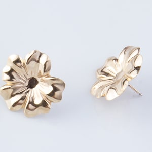 Gold Filled Hibiskus Blume Ohrstecker, Statement Gold Filled Ohrstecker, Alltägliche Ohrringe, Kleine Hibiscus Gold Filled Ohrringe, GFER227