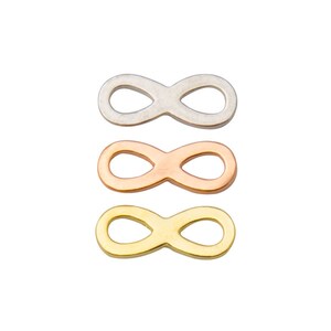 Puede incluir: Tres abalorios con símbolo de infinito en plata, oro rosa y oro.