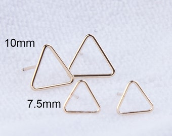 7.5 mm または 10 mm のゴールド フィルド ワイヤー トライアングル スタッド イヤリング、上品なゴールド フィルド スタッド イヤリング、彼女へのギフト、ワイヤー トライアングル ポスト イヤリング GFER219