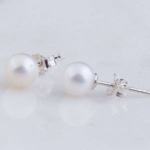 White Freshwater Round Pearl Stud Earrings in Sterling Silver, 6mm Freshwater Pearl Stud Earrings, Wedding Earrings, Dainty Pearl SER357