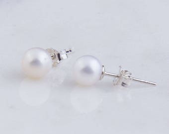 White Freshwater Round Pearl Stud Earrings in Sterling Silver, 6mm Freshwater Pearl Stud Earrings, Wedding Earrings, Dainty Pearl SER357