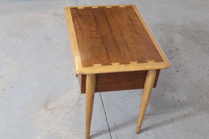 Mid-Century Modern Andre Bus Lane 'Acclaim' Single Drawer End Table image 4