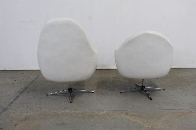 Vintage Mid-Century Modern His & Her Lounge/Pod Chairs Pair image 6