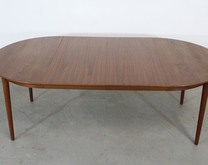 Mid-Century Danish Modern Teak Oval/Round Dining Table w 2 Extensions