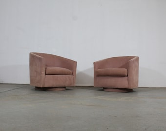 Pair of Mid-Century Modern Milo Baughman Style Swivel Club Chairs