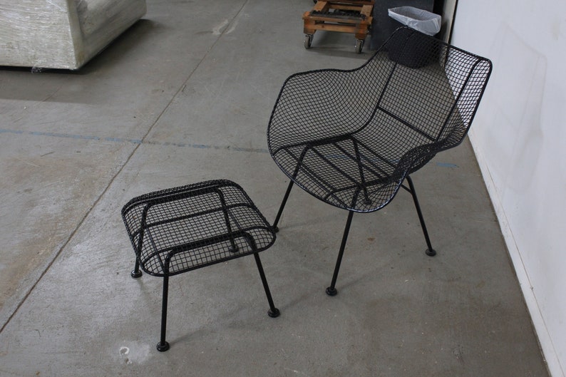 Mid-Century Modern Russell Woodard Sculptura Outdoor Mesh Iron Lounge Chair and Ottoman image 5