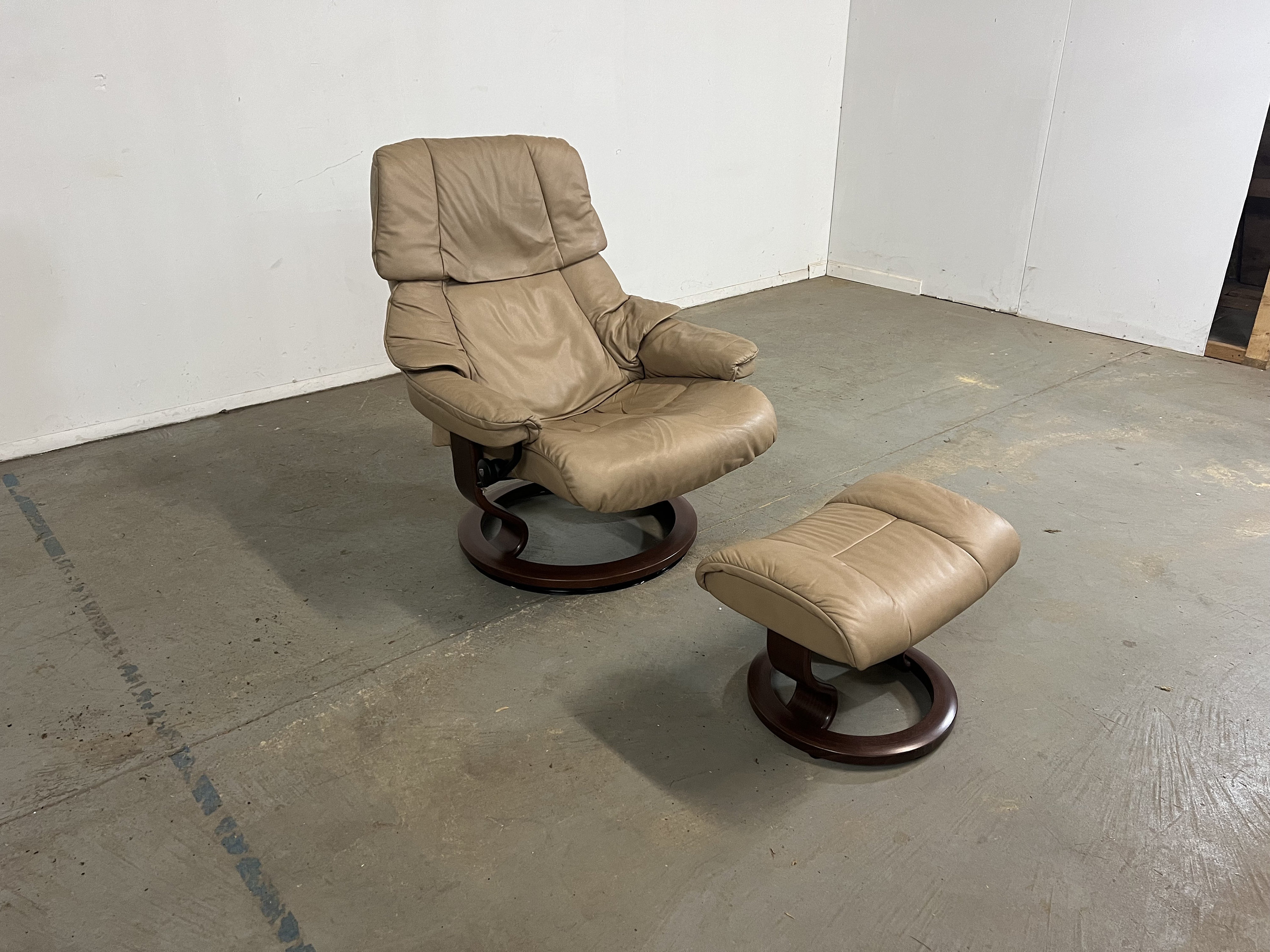 Mid Century Modern Ekornes Stressless Leather Recliner Chair ottoman Etsy