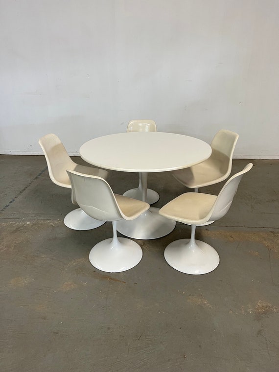Mid-century Modern Eero Saarinen Style Tulip Round Dining