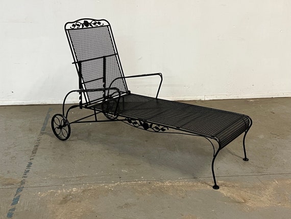 Woodard chaise on sale lounge chair