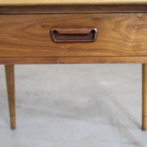 Mid-Century Modern Andre Bus Lane 'Acclaim' Single Drawer End Table image 7