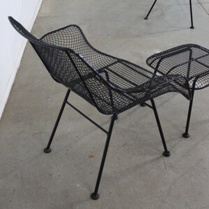 Mid-Century Modern Russell Woodard Sculptura Outdoor Mesh Iron Lounge Chair and Ottoman image 4