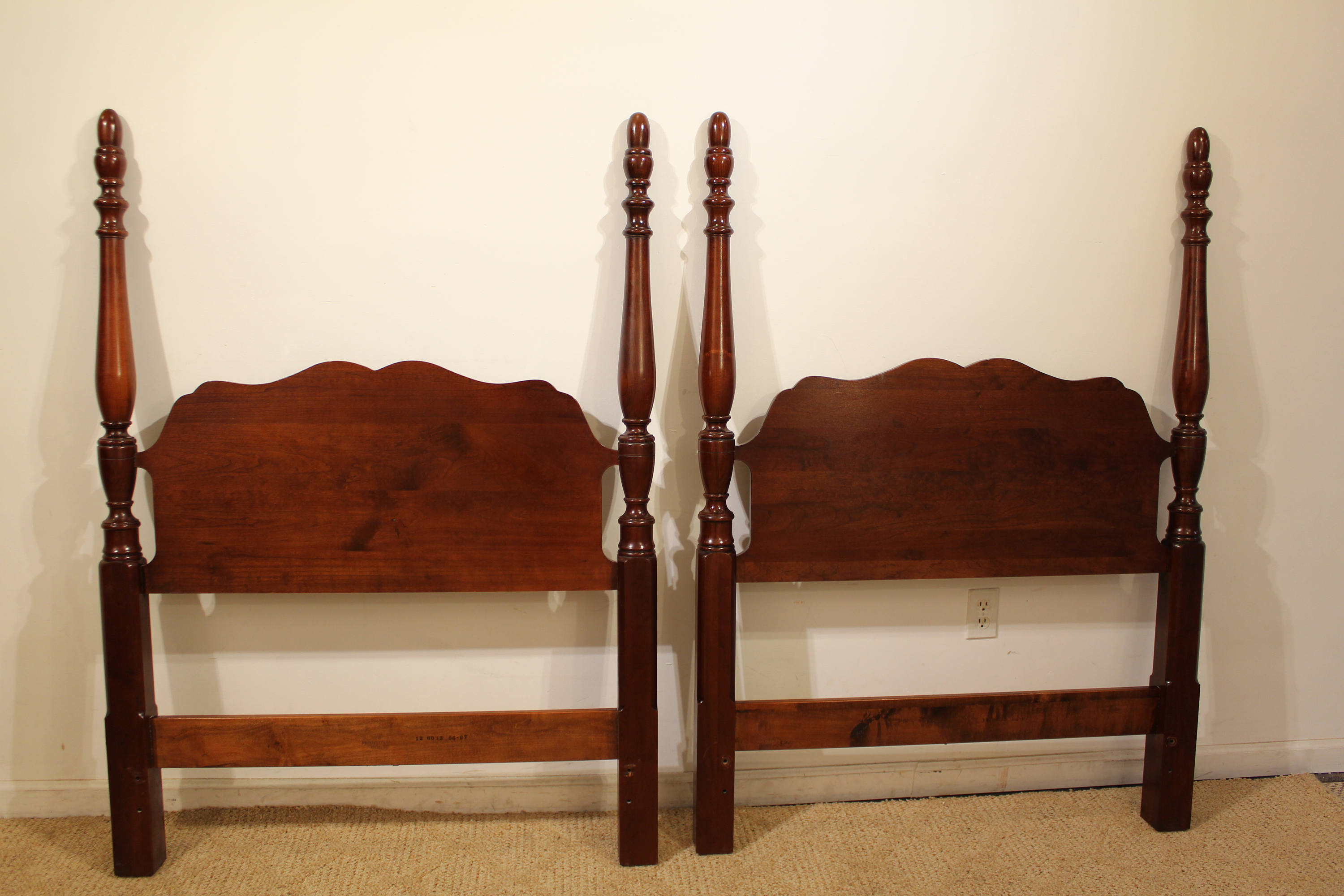 Pair of Traditional Pennsylvania House 2Poster Mahogany Twin Size