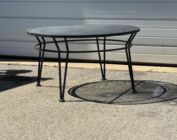 Vintage Woodard Style Outdoor Wrought Iron Round Coffee Table