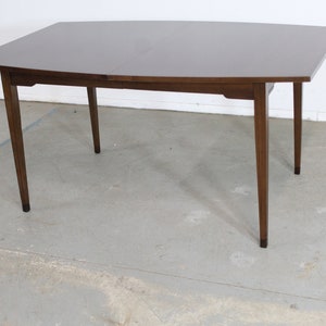 Mid-Century Modern Surfboard Walnut 60 Dining Table by Broyhill image 10