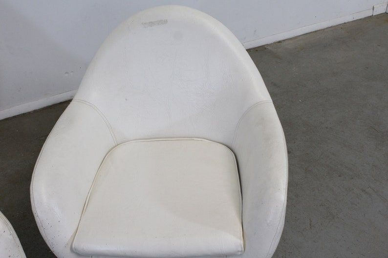 Vintage Mid-Century Modern His & Her Lounge/Pod Chairs Pair image 5