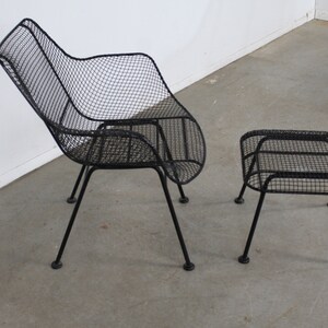 Mid-Century Modern Russell Woodard Sculptura Outdoor Mesh Iron Lounge Chair and Ottoman image 3