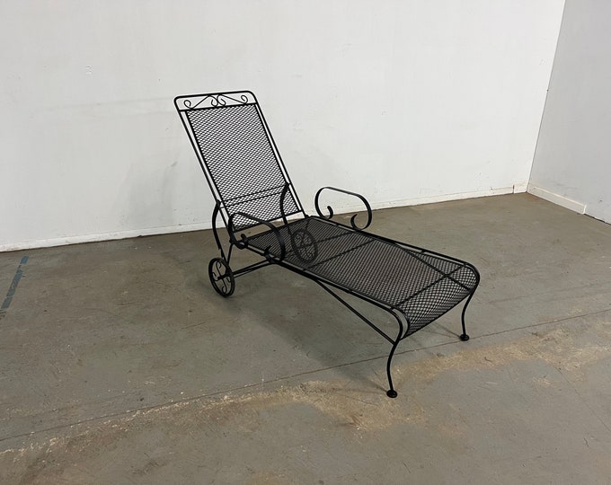 Salterini Style Outdoor Iron Chaise Lounge Chair