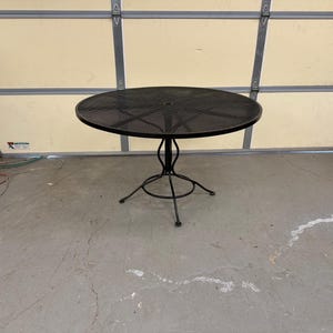 Mid-Century Outdoor Iron Woodard Round 48&quot; Dining Table