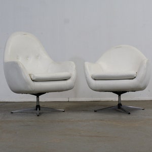 Vintage Mid-Century Modern His & Her Lounge/Pod Chairs Pair image 1