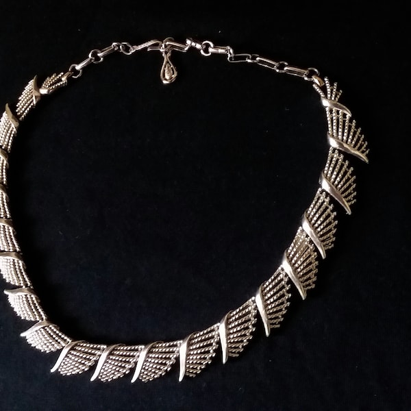 Vintage Coro  Silver Tone Scalloped Choker Necklace