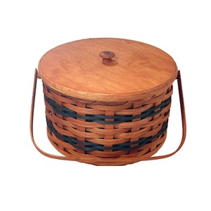 Amish Handmade Round Double Pie Carrier With Square Swinging Handle