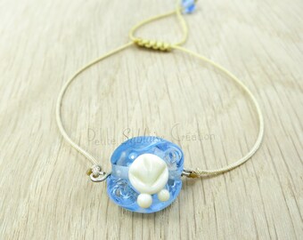 Bracelet réglable "Coquille St Jacques", perle bleue en verre de Murano, filée à la flamme par une Artisan verrier