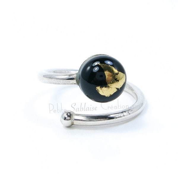 Cabochon Noir orné d'une feuille d'Or et monté sur une bague en argent massif, perle en Verre de Murano réalisée par une Artisan Verrier