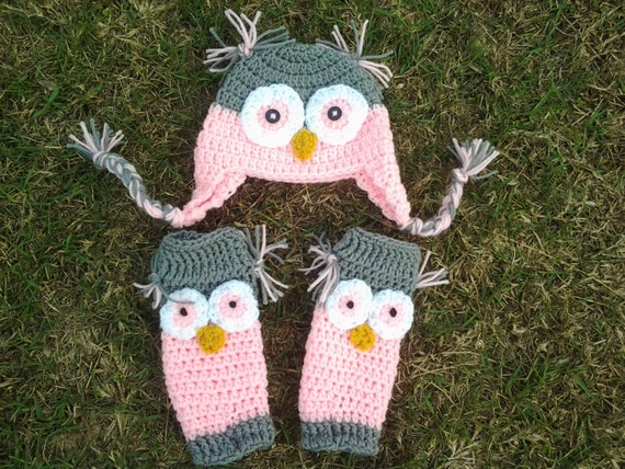 Items similar to Crochet baby owl hat and legwarmers pink and gray ...