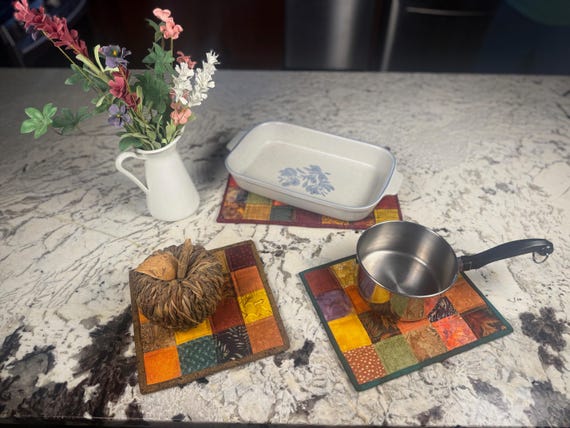 → View on Etsy: Trio Set of Pot Holders Trio Set of Pot Holders
