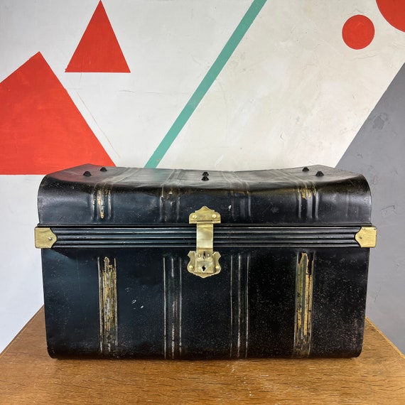Metal trunk table deals