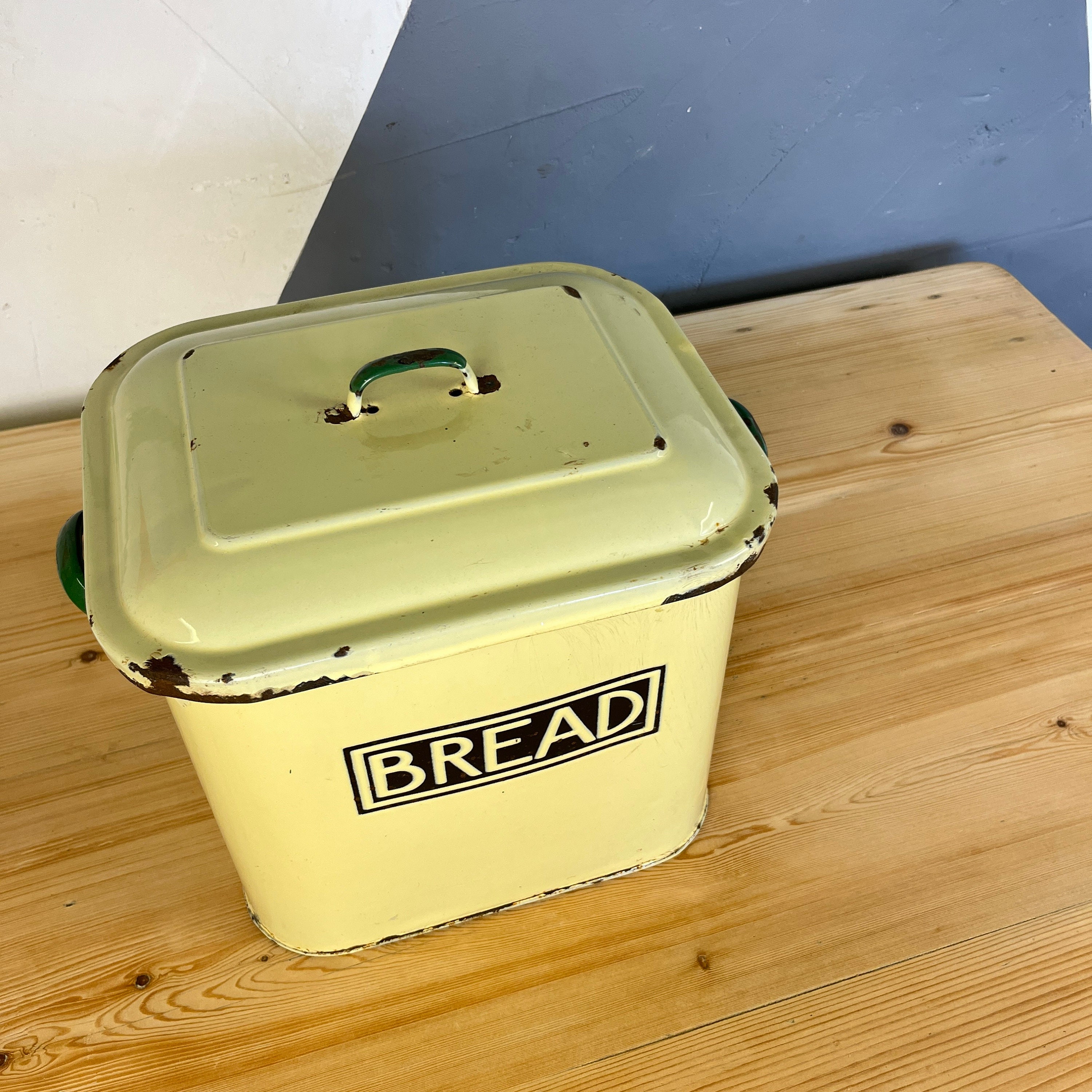 Vintage Yellow Enamel Kitchen Bread Bin - Etsy Vintage Yellow Enamel Kitchen Bread Bin - Etsy