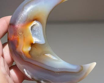 Agate Crescent Moon / HQ Crystal Carving / Crystals ready to gift, #95