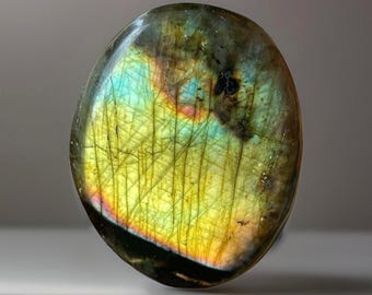 Spectrolite Labradorite Medallion Palmstone - Natural Rare Crystal from Finland (248)