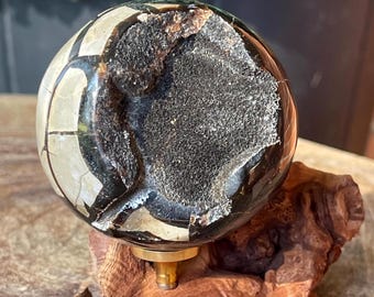 Septarian geode sphere, Dragon Stone UV reactive crystal ball, Calcite & Aragonite mineral specimen (479)
