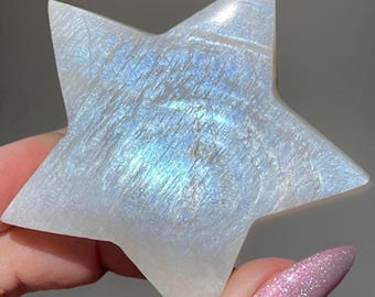 White Moonstone HQ Star with Incredible Flash, Blue Flash Moonstone Carving