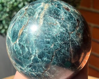 Apatite XXL Sphere with a Cats eye Flash & Sparkling Conffeti, Natural Stone  – Rare  Crystal