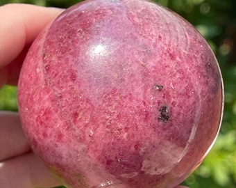 Gemmy Rhodonite Sphere: Deep Pink Manganese Crystal Ball 65mm, High Quality Polished Peru Rhodonite Crystal Specimen, Gemstone Decor