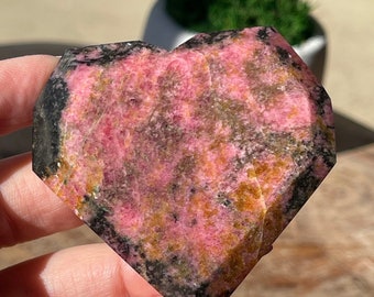 Rhodonite HQ Faceted Big Heart with Deep Pinks and Reds , Pink manganese AAA grade crystals , High Quality Rhodonite Crystal Gift