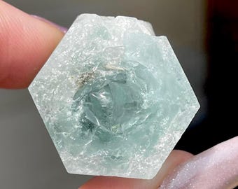 Aquamarine Specimen with hyper-clear core Gem window: Natural Hexagonal  Aquamarine 22 grams / 110 ct