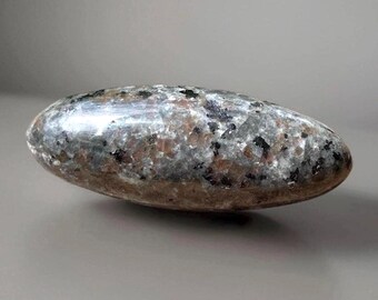 Yooperlite XLarge Shiva UV Reactive Crystal - #30