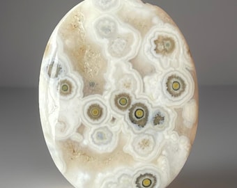 Vein 1-2 Ocean Jasper Flat Palm Stone: Madagascar Ocean Jasper, Orbicular Old Stock pocket rock - (65)