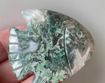 Moss Agate Crystal Fish: Translucent Scenic Carving, Polished Gemstone Stone (463)