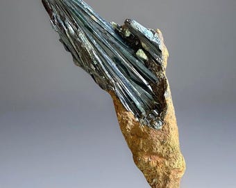 Vivianite & Ludlamite Specimen - 8 inch, Gemmy Blue-Green Vivianite Crystals with Ludlamite - Cabeça do Cachorro Claim Brazil