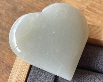 Sage Moonstone Heart, Natural Silky Grey Moonstone (64)