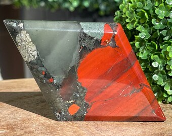 Bloodstone Rhombus on a stand with Hot Red Color, High Quality Crystal Diamond Carving