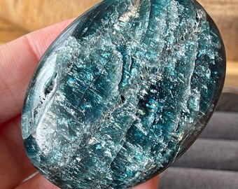 Apatite Deep Blue Palmstone Flat ( 240)