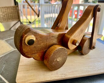 Wooden Pull Toy Grasshopper