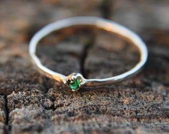 Emerald, sterling silver hammered stacking ring with 2mm stone